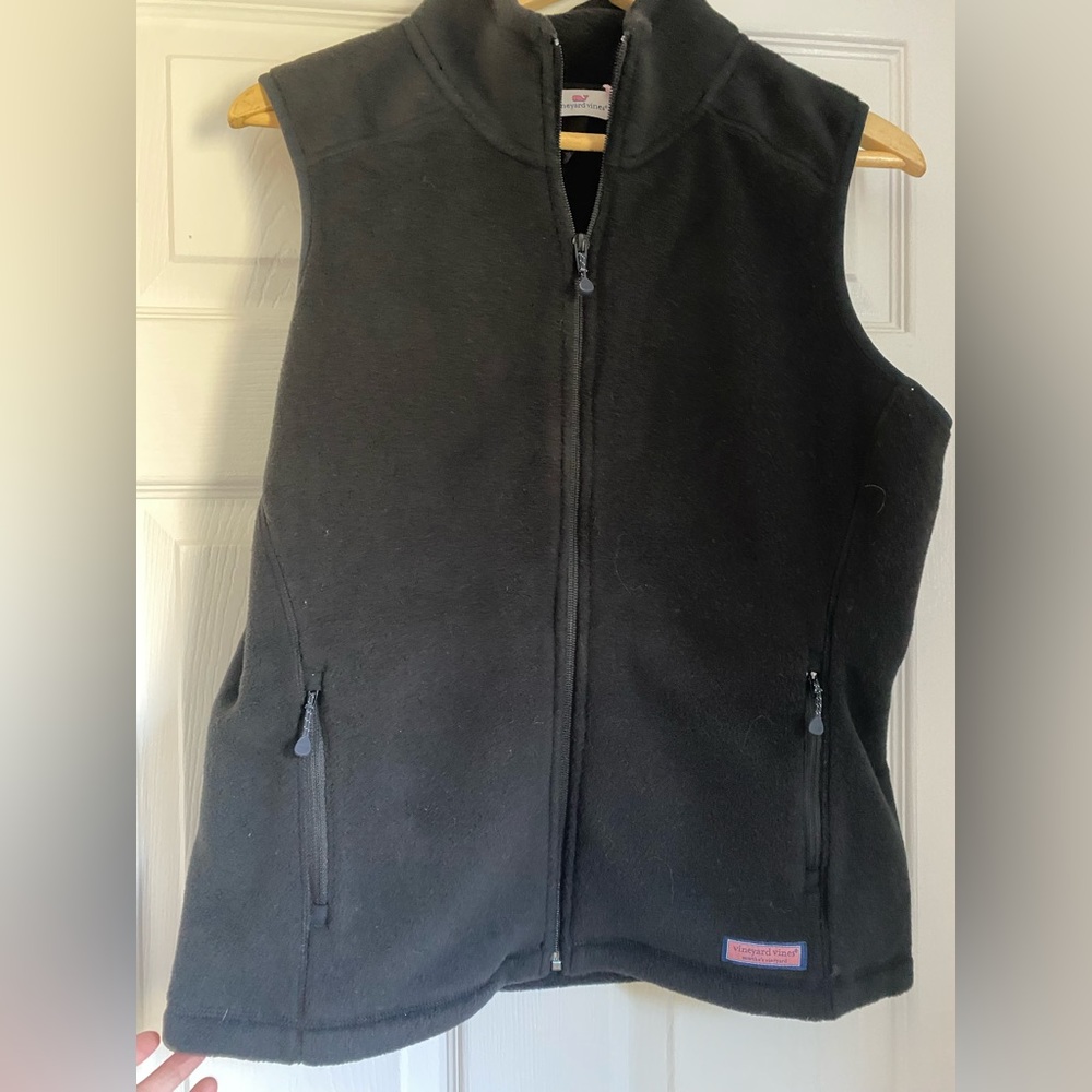 Vineyard Vines black fleece vest with tags